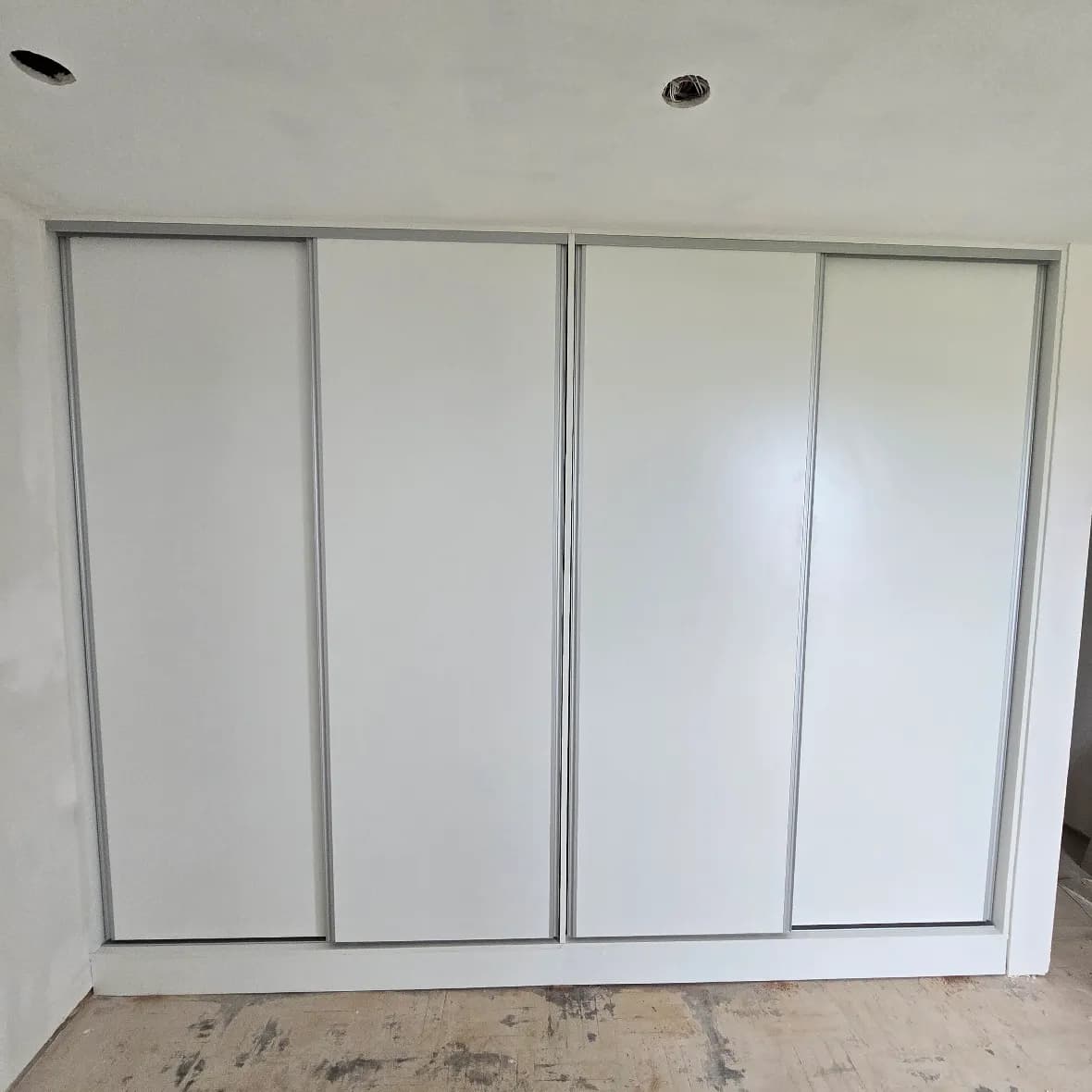 Placar Integral Premium - 4 Puertas Corredizas con Zapateras y Cajoneras