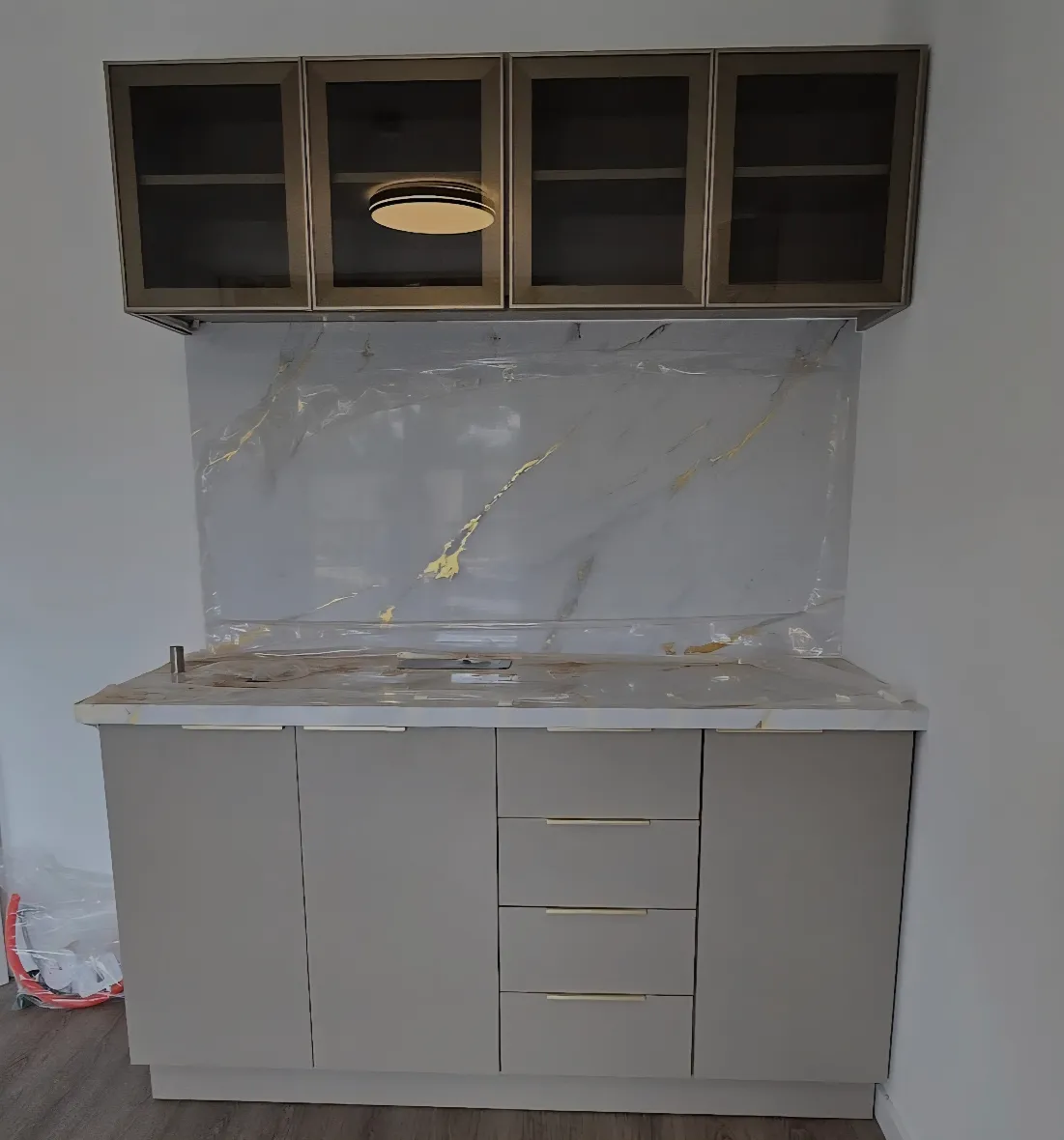 Amoblamiento de Cocina Premium - Bajo Mesada y Aéreo de Vidrio (A Medida)